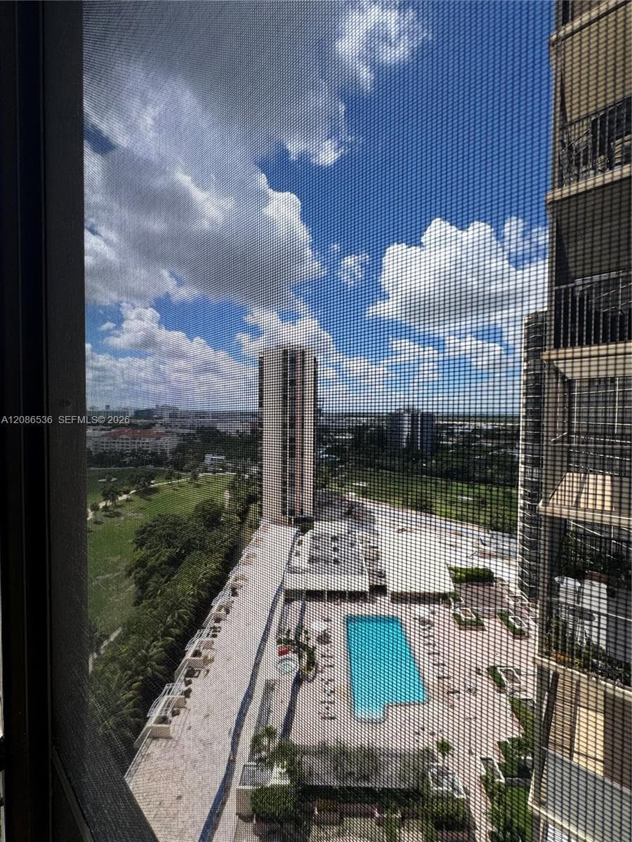 20379 W Country Club Dr # 1937, Aventura FL 33180, exterior