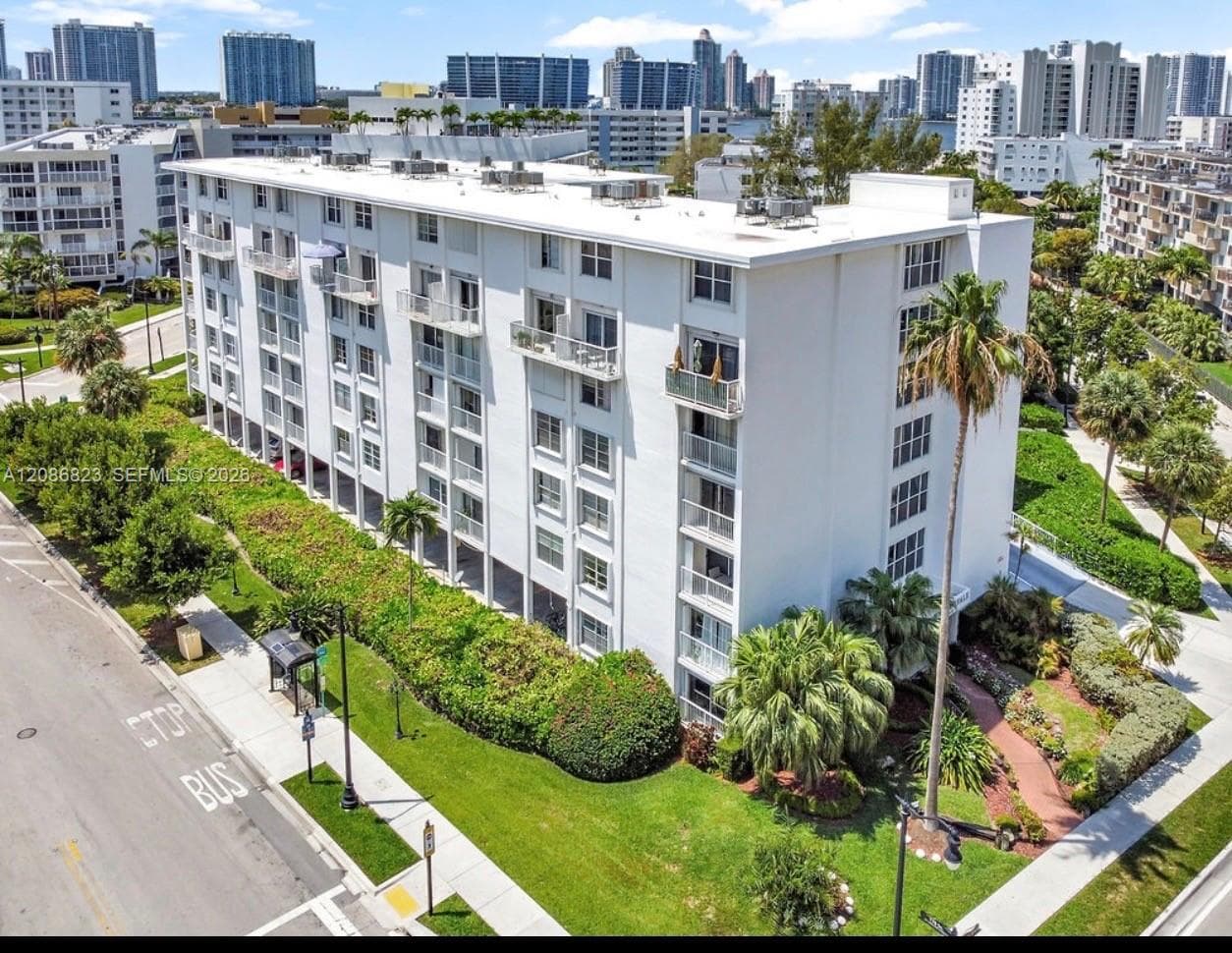 17800 Atlantic Blvd # 204, Sunny Isles Beach FL 33160, exterior