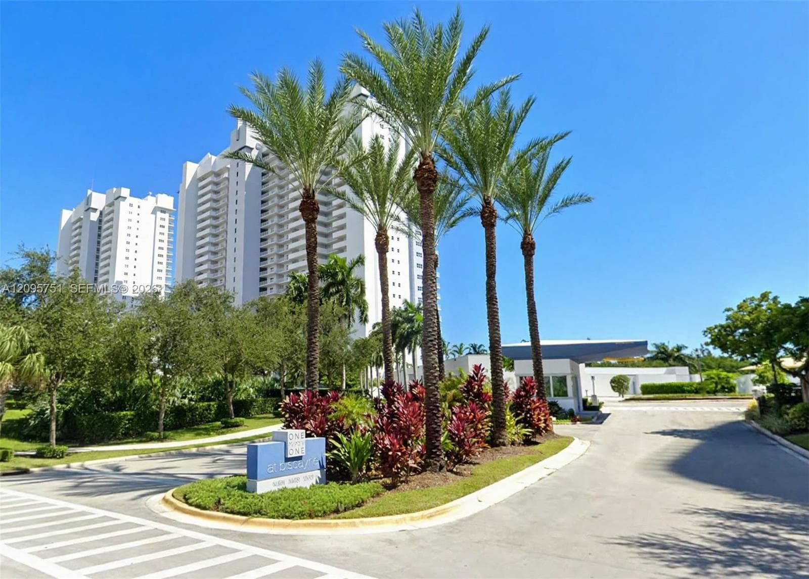 15051 Royal Oaks Ln # 1704, North Miami FL 33181, exterior