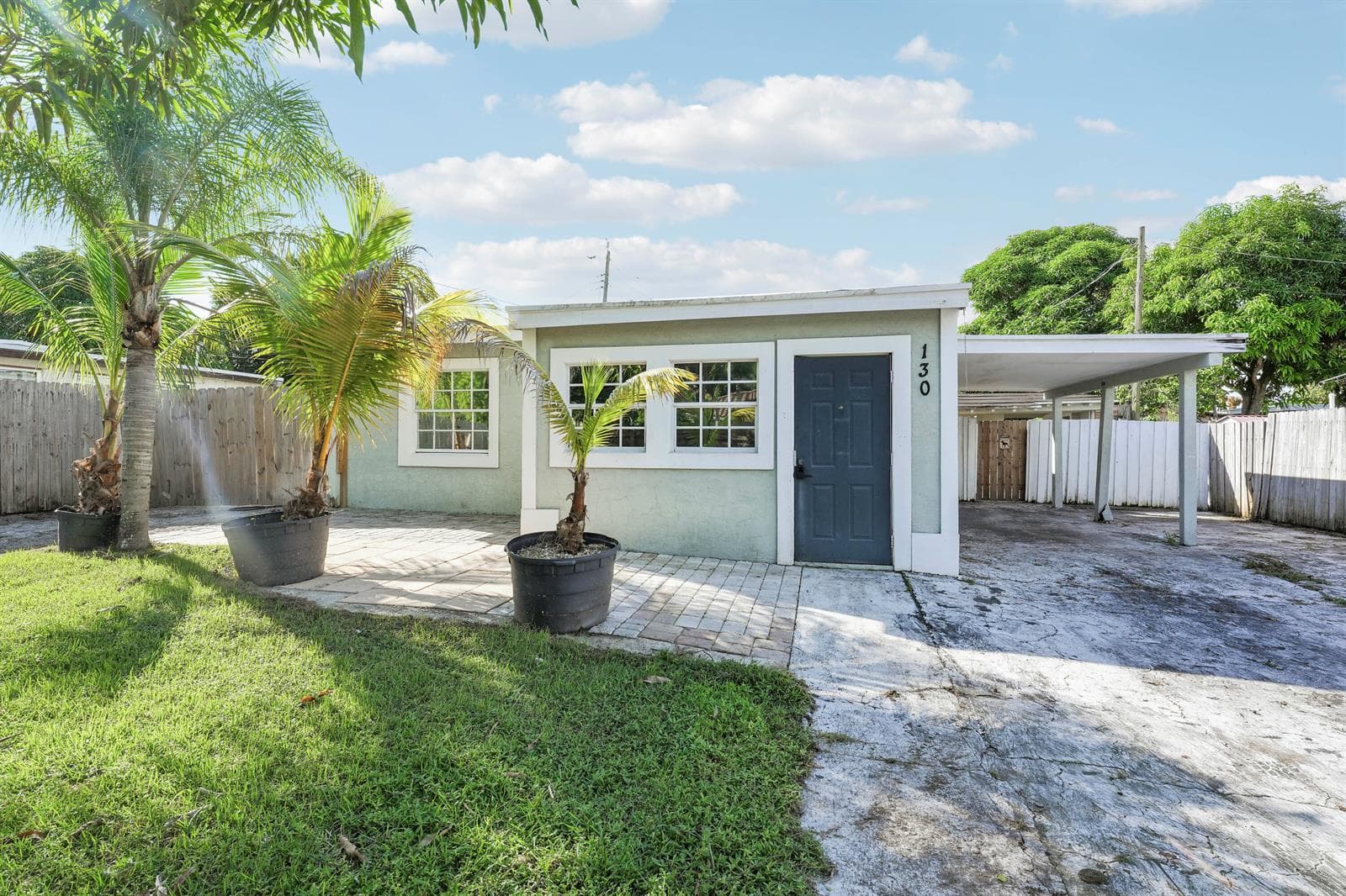 130 PLUM TREE Drive, Lake Worth FL 33462, exterior