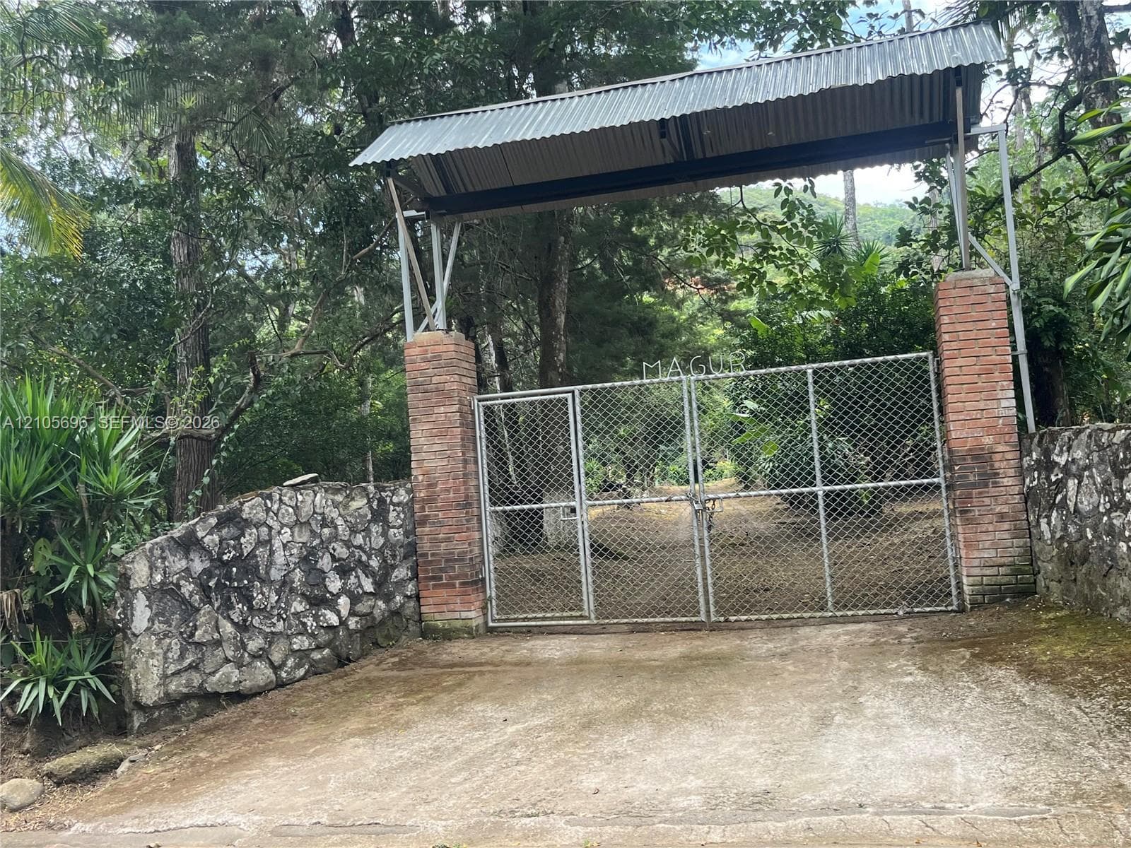 tabarcia de mora COSTA RICA, NY 10703, exterior