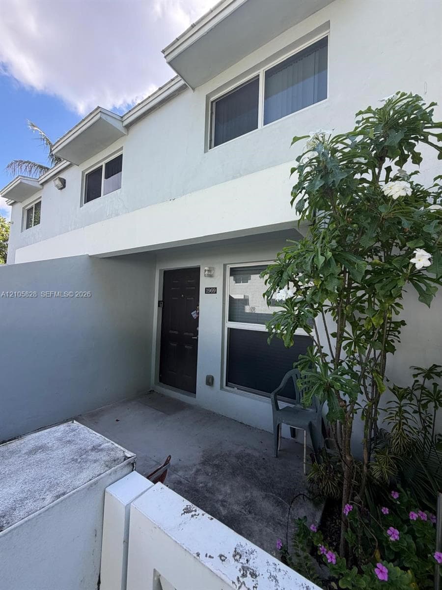 1969 NW 5th Pl # 433, Miami FL 33136, exterior