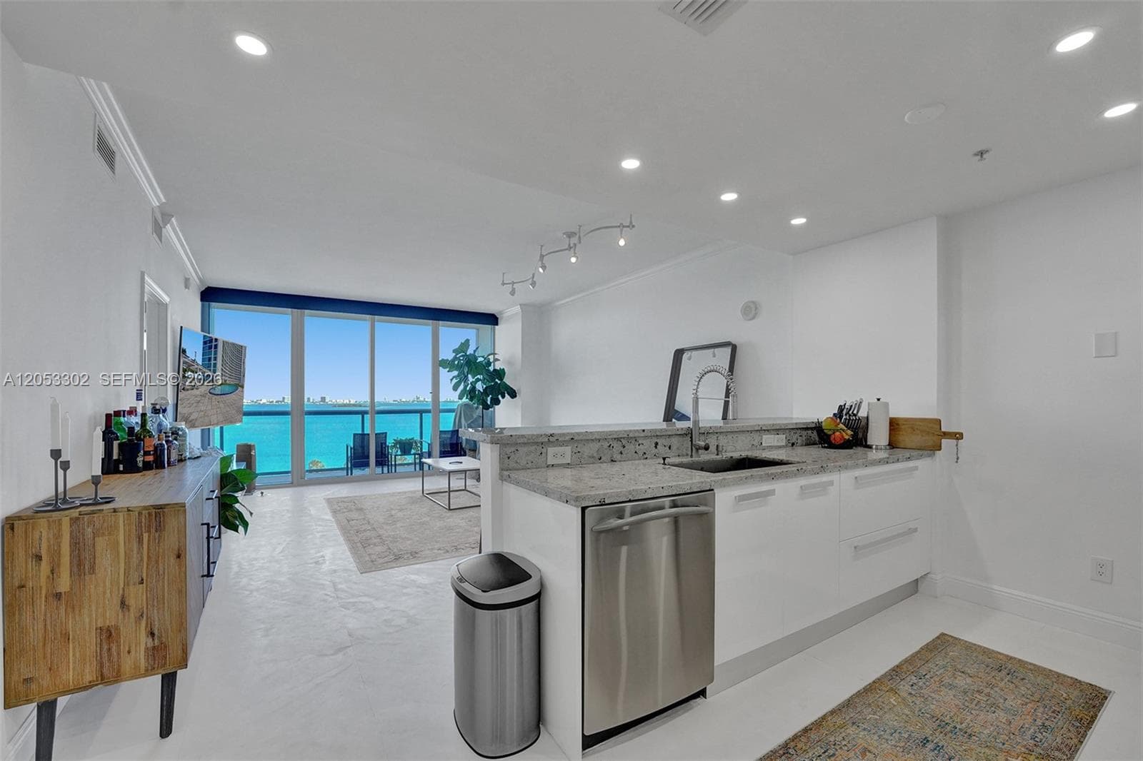601 NE 36th St # 811, Miami FL 33137, exterior