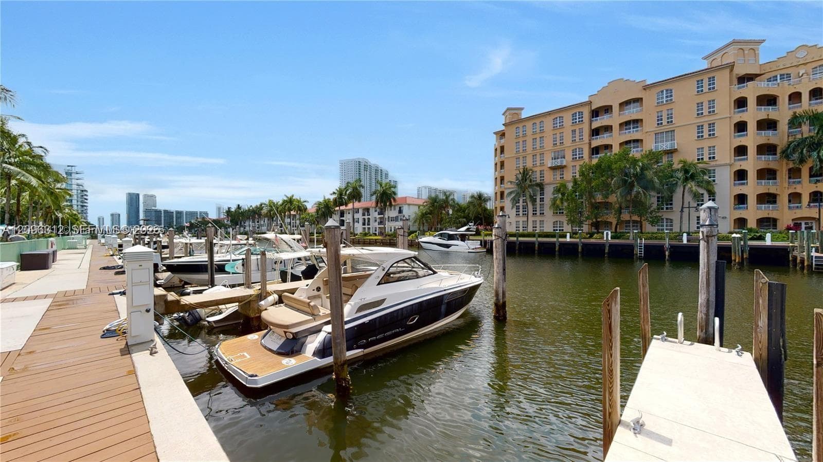 2950 NE 188th St, Aventura FL 33180, exterior