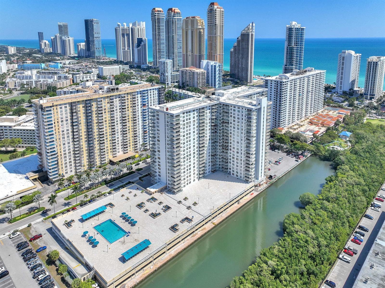 230 174th Street Apt 417, Sunny Isles Beach FL 33160, exterior
