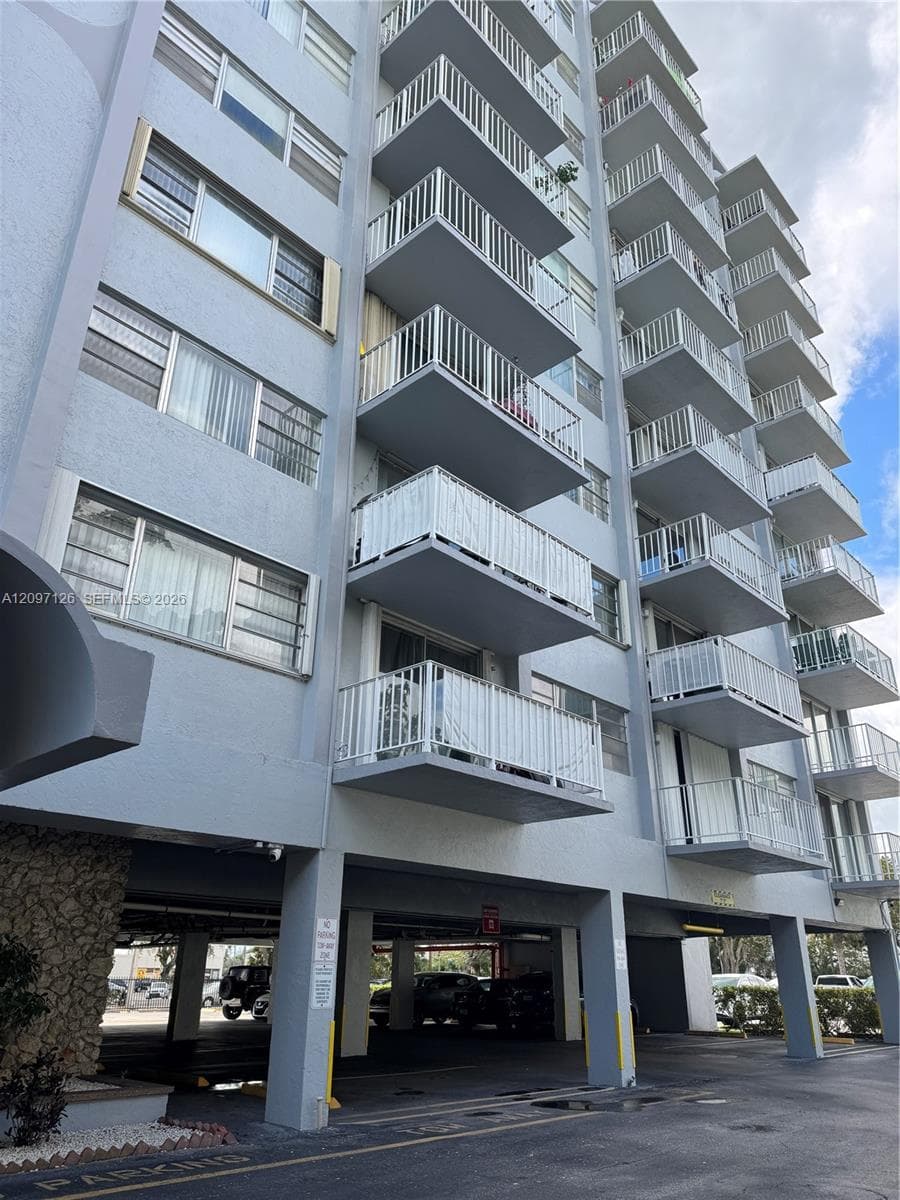 1470 NE 125th Ter # 205, North Miami FL 33161, exterior