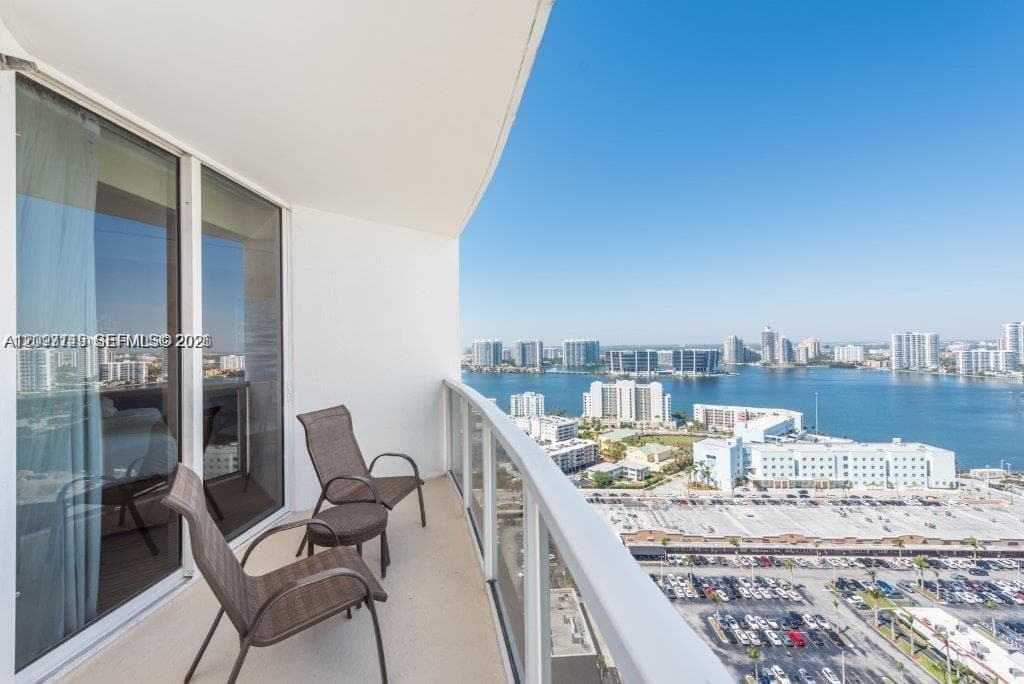 18001 Collins Ave # 2504, Sunny Isles Beach FL 33160, exterior