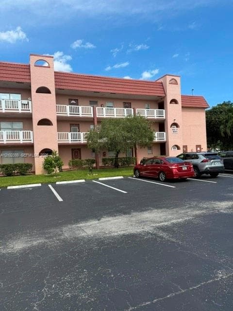 9641 Sunrise Lakes Blvd # 111, Sunrise FL 33322, exterior