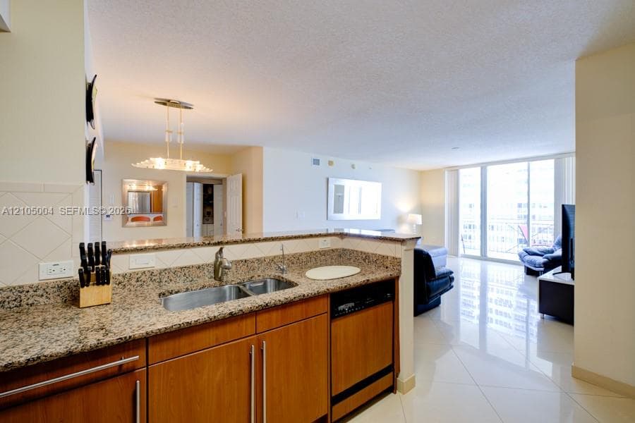 2401 S Ocean Dr # A3, Hollywood FL 33019, exterior