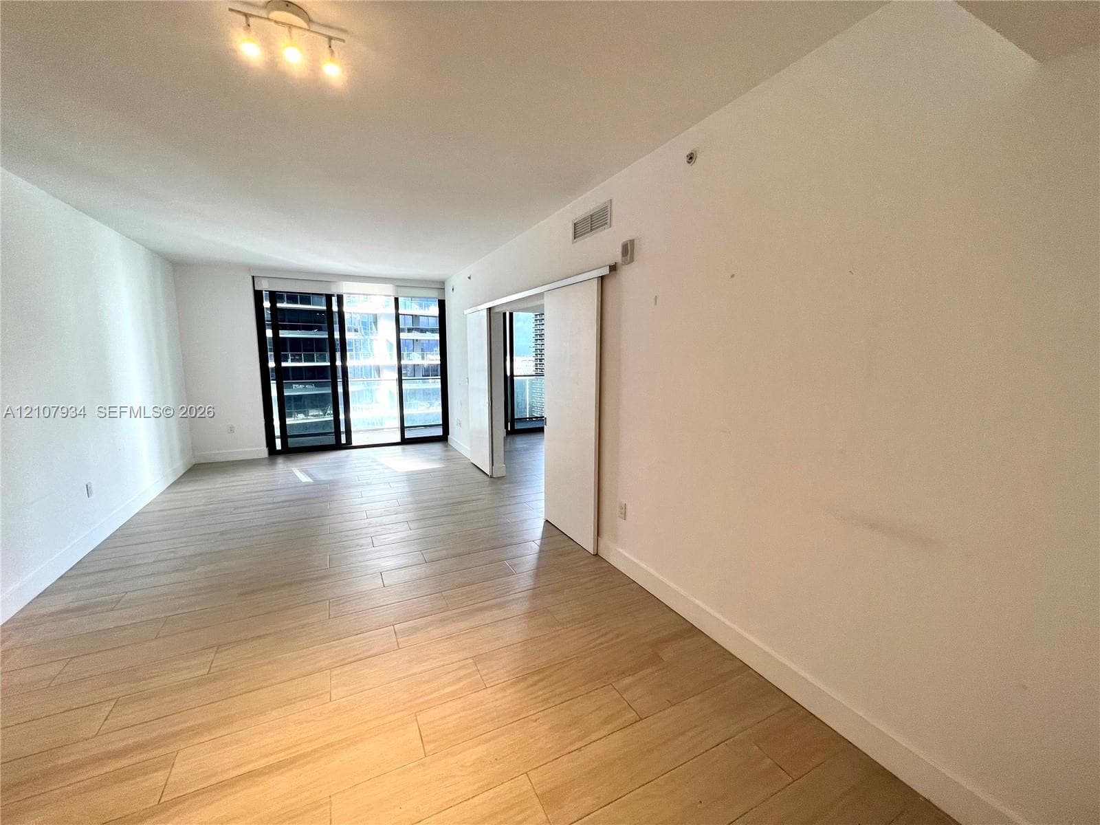 1010 Brickell Ave # 3508, Miami FL 33131, exterior
