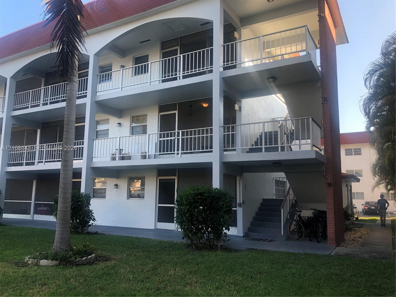 541 Blue Heron Dr # 220, Hallandale Beach FL 33009, exterior