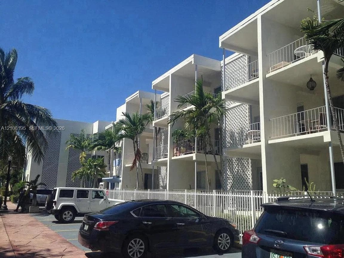 641 Espanola Way # 10, Miami Beach FL 33139, exterior