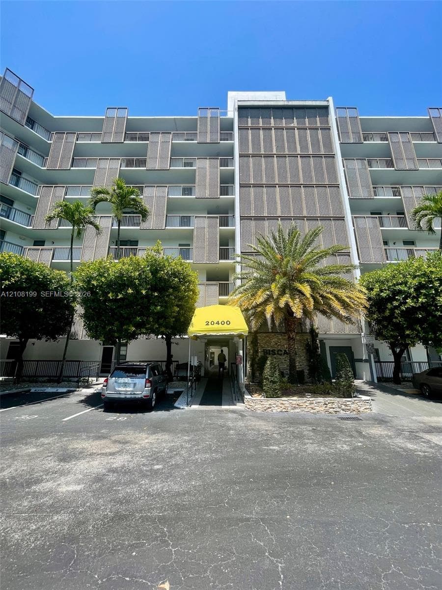 20400 W Country Club Dr # 608, Aventura FL 33180, exterior